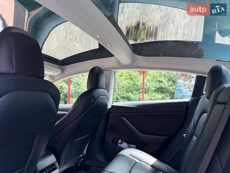 Седан Tesla Model 3 2021 в Києві