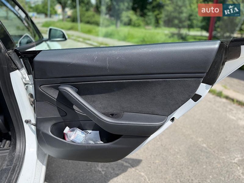 Седан Tesla Model 3 2021 в Києві
