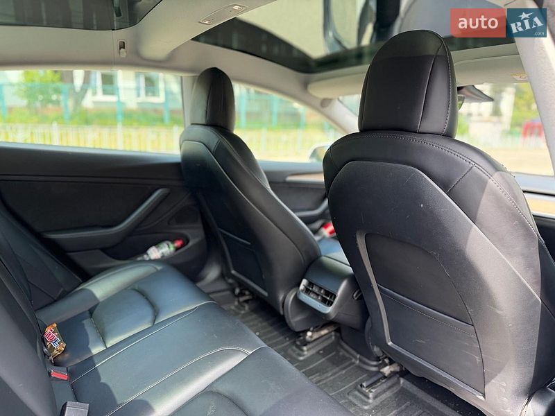 Седан Tesla Model 3 2021 в Києві