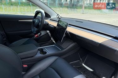 Седан Tesla Model 3 2021 в Києві