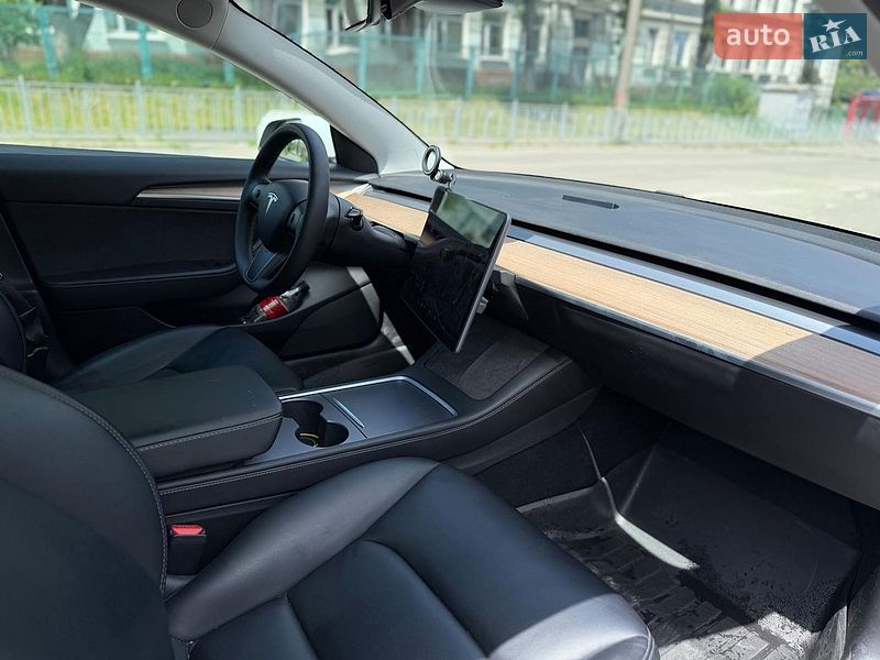 Седан Tesla Model 3 2021 в Києві
