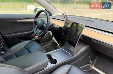 Седан Tesla Model 3 2021 в Києві