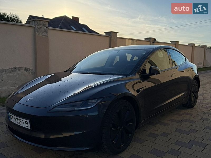 Седан Tesla Model 3 2024 в Ивано-Франковске