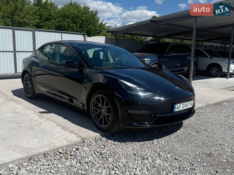 Седан Tesla Model 3 2020 в Кам'янському