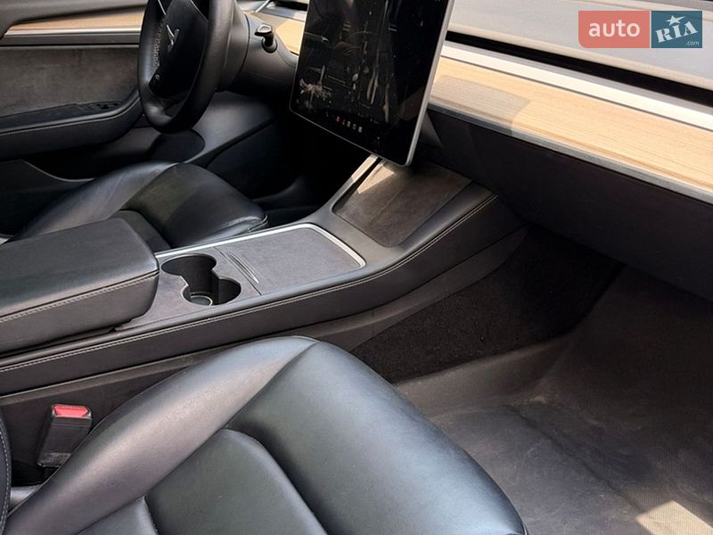 Седан Tesla Model 3 2022 в Днепре
