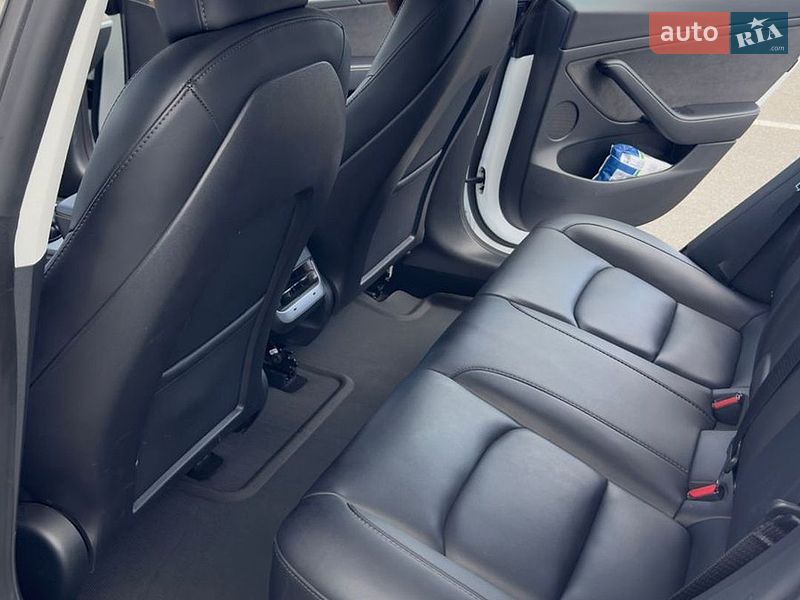Седан Tesla Model 3 2023 в Броварах