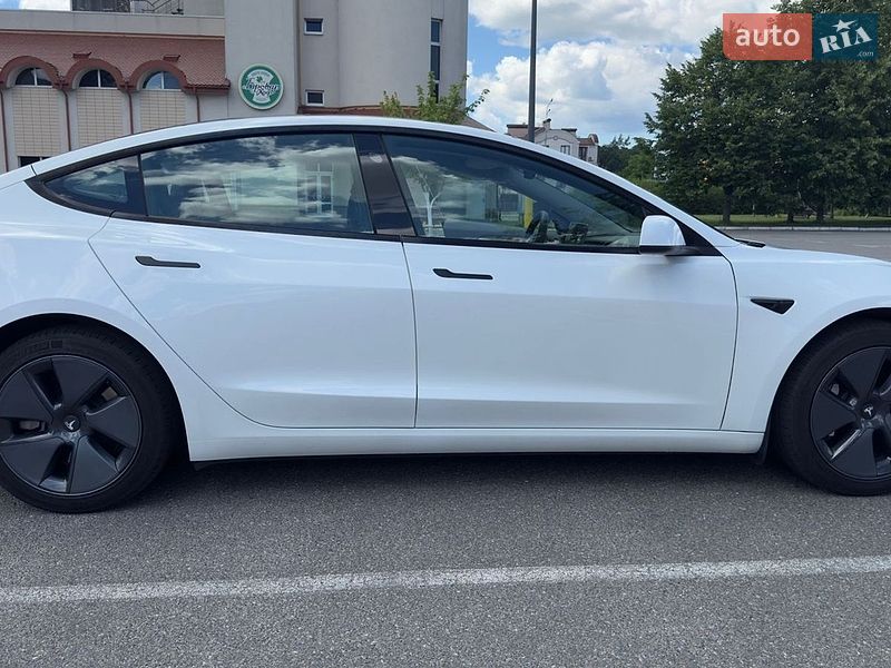 Седан Tesla Model 3 2023 в Броварах