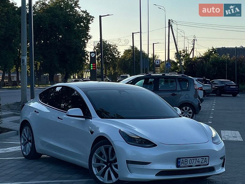 Седан Tesla Model 3 2021 в Виннице