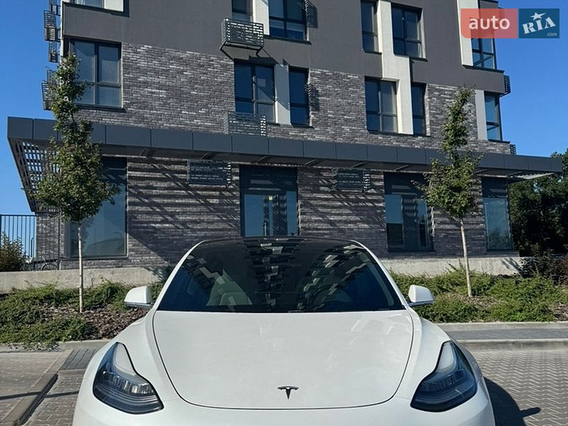 Седан Tesla Model 3 2019 в Кропивницком