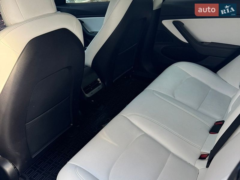 Седан Tesla Model 3 2019 в Кропивницком