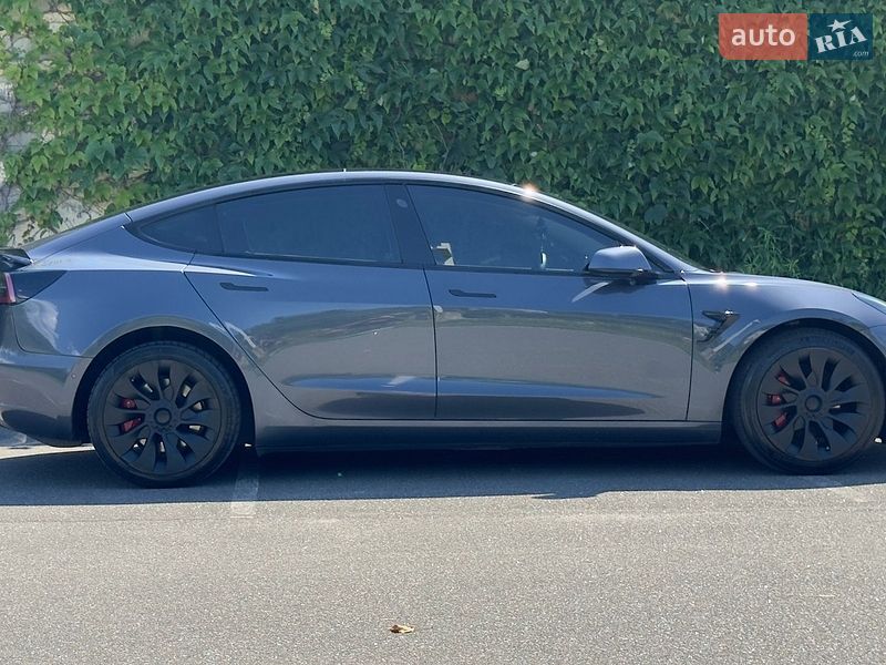 Седан Tesla Model 3 2020 в Вышгороде