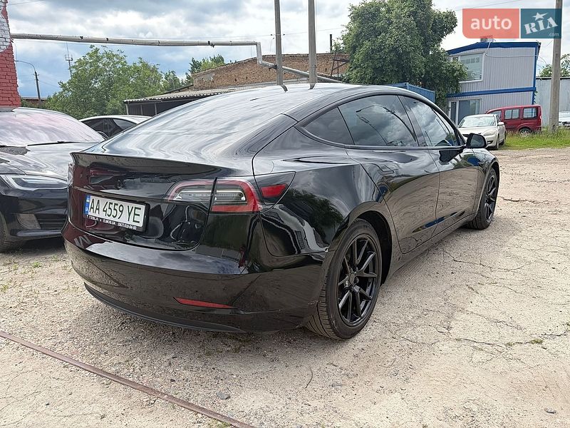 Седан Tesla Model 3 2021 в Киеве