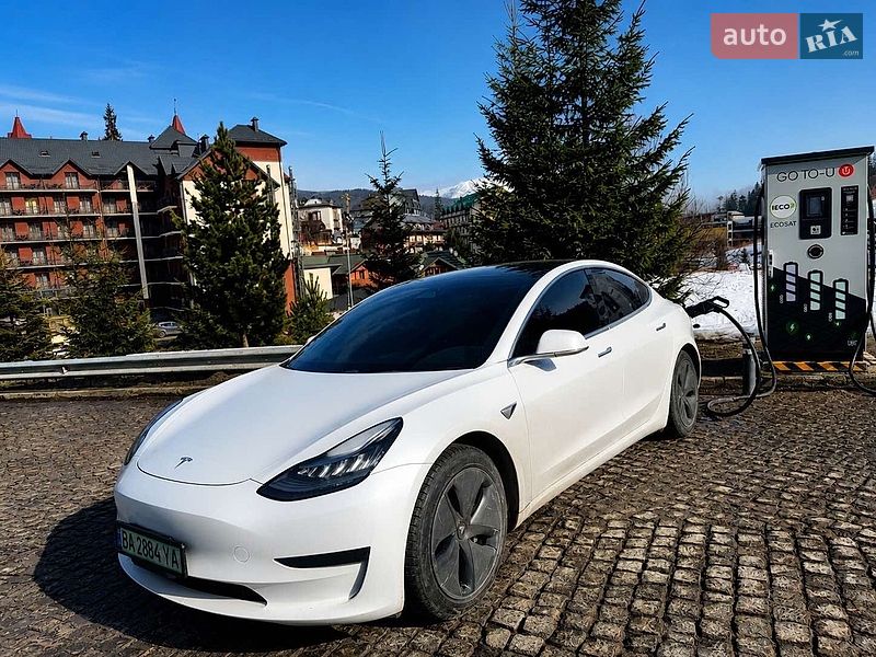 Седан Tesla Model 3 2019 в Кропивницком