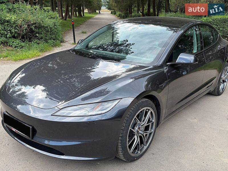 Седан Tesla Model 3 2025 в Львове