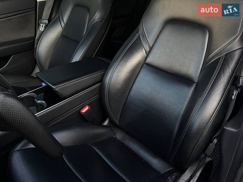 Седан Tesla Model 3 2018 в Луцке