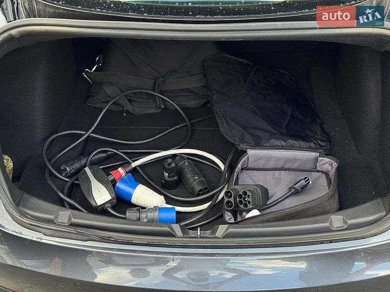 Седан Tesla Model 3 2018 в Луцке
