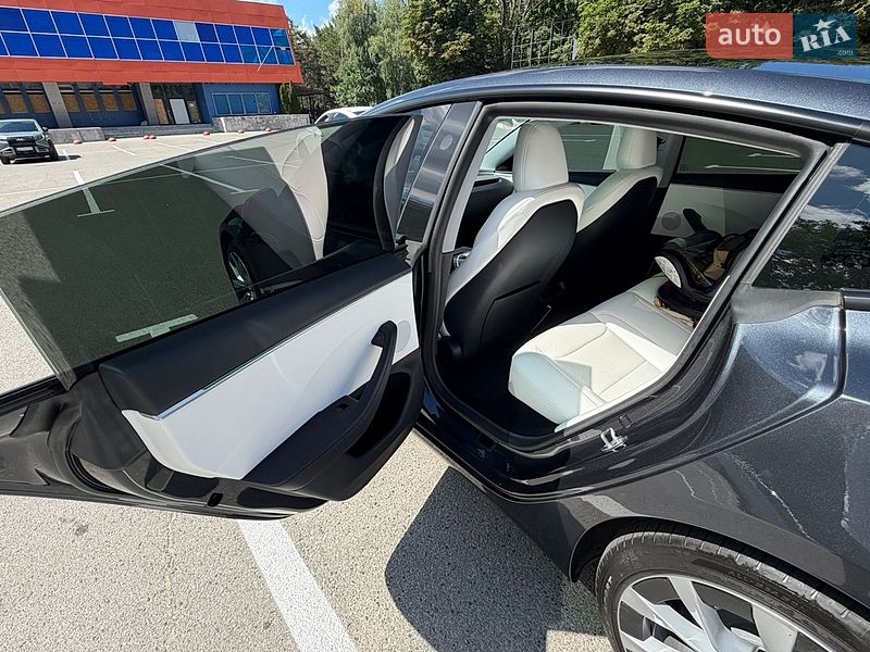 Седан Tesla Model 3 2025 в Харкові