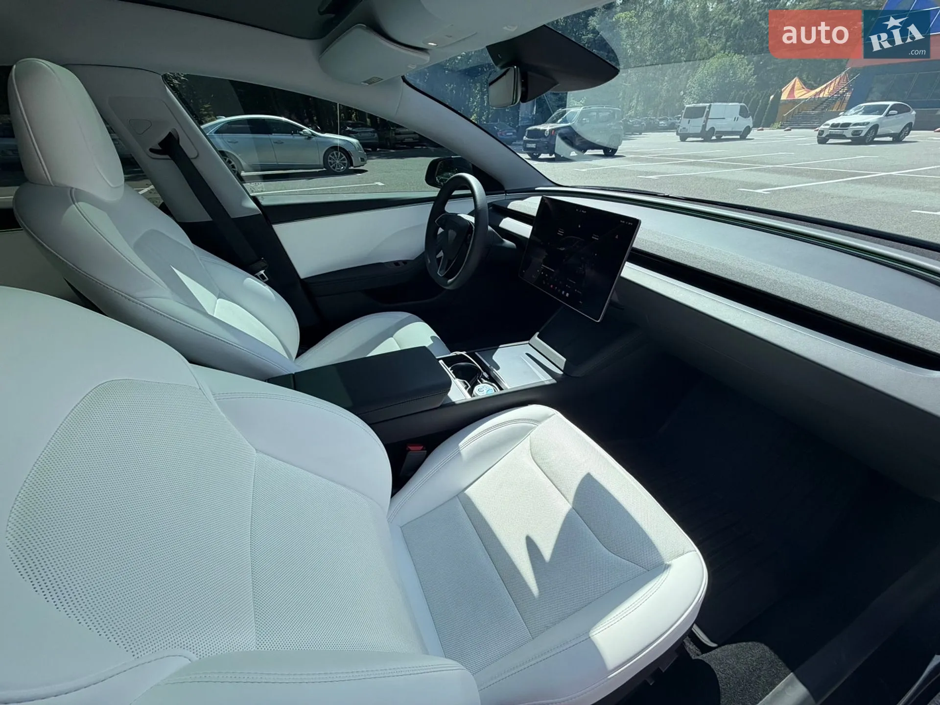 2025 Tesla Model 3 - мініатюра 17