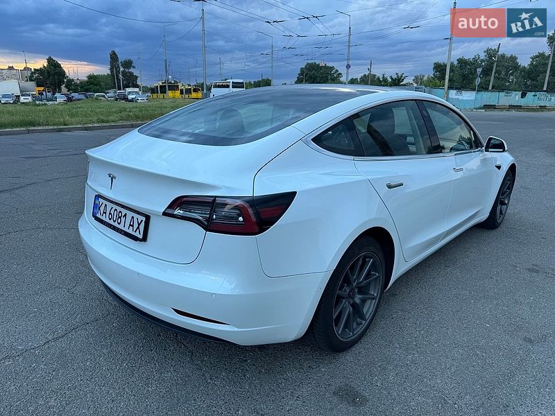 Седан Tesla Model 3 2020 в Киеве