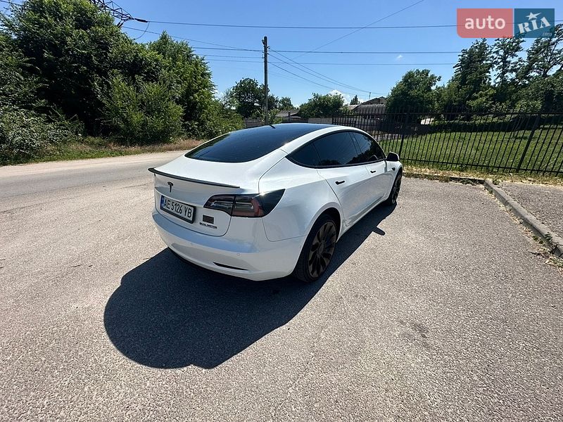 Седан Tesla Model 3 2022 в Днепре