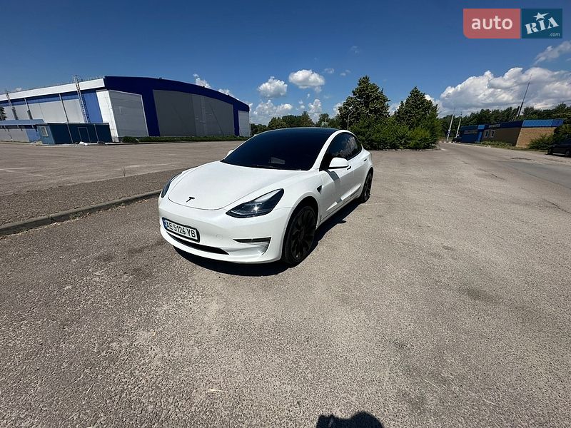 Седан Tesla Model 3 2022 в Днепре
