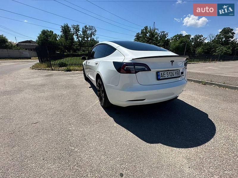 Седан Tesla Model 3 2022 в Днепре