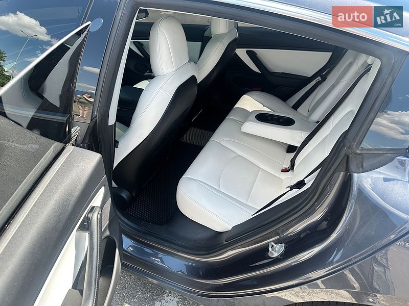Седан Tesla Model 3 2018 в Николаеве