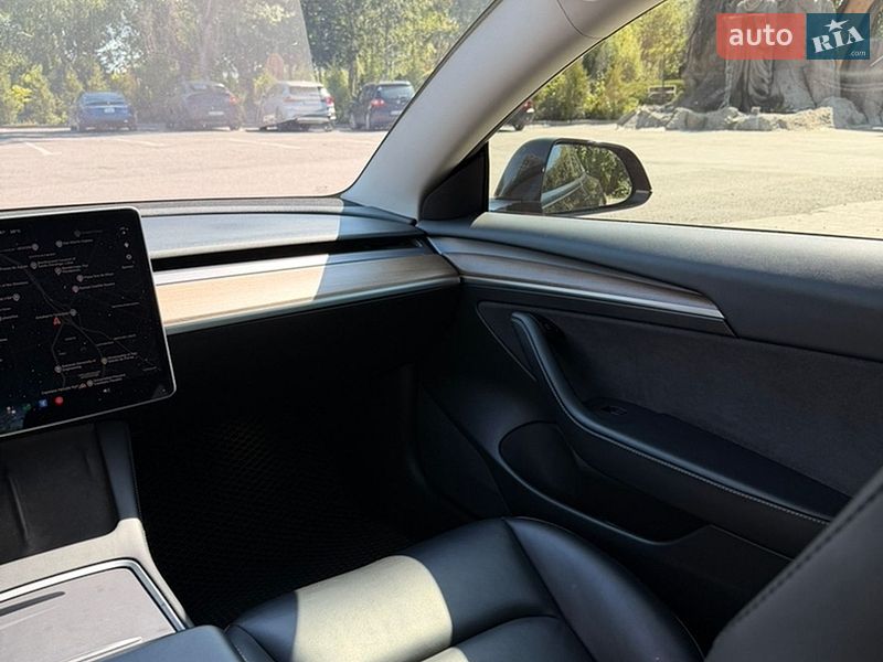 Седан Tesla Model 3 2021 в Днепре