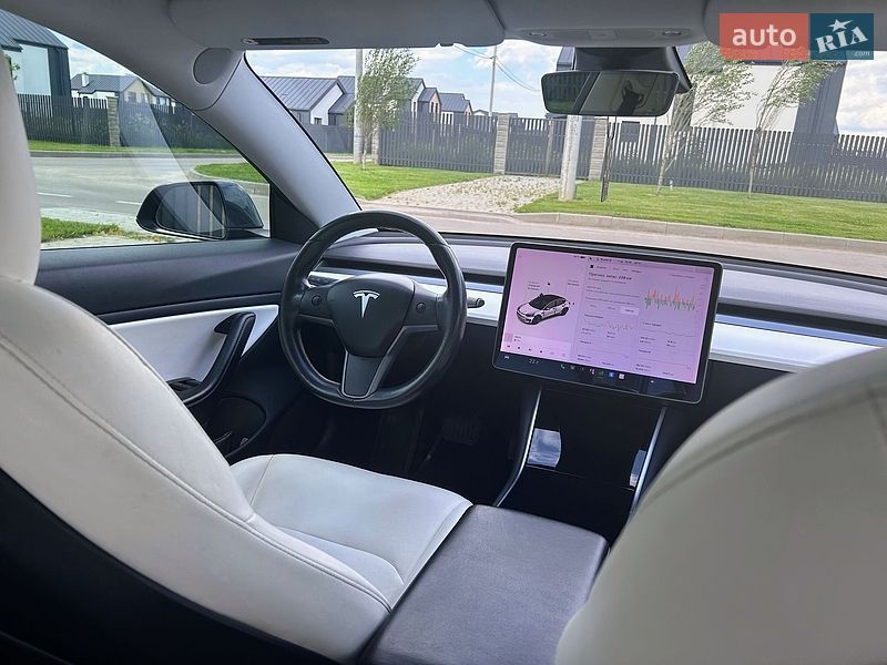 Седан Tesla Model 3 2018 в Києві