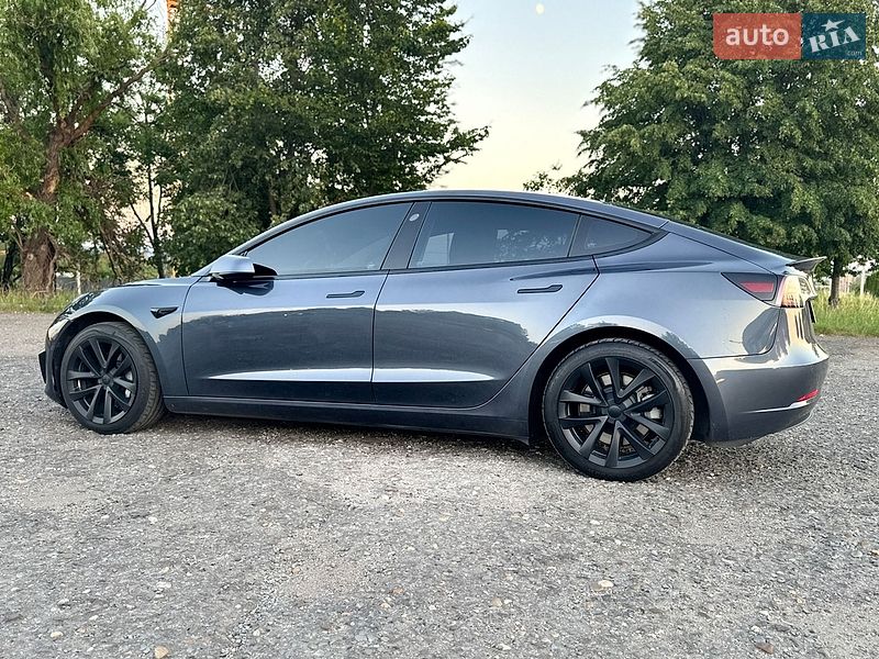 Седан Tesla Model 3 2021 в Ужгороде