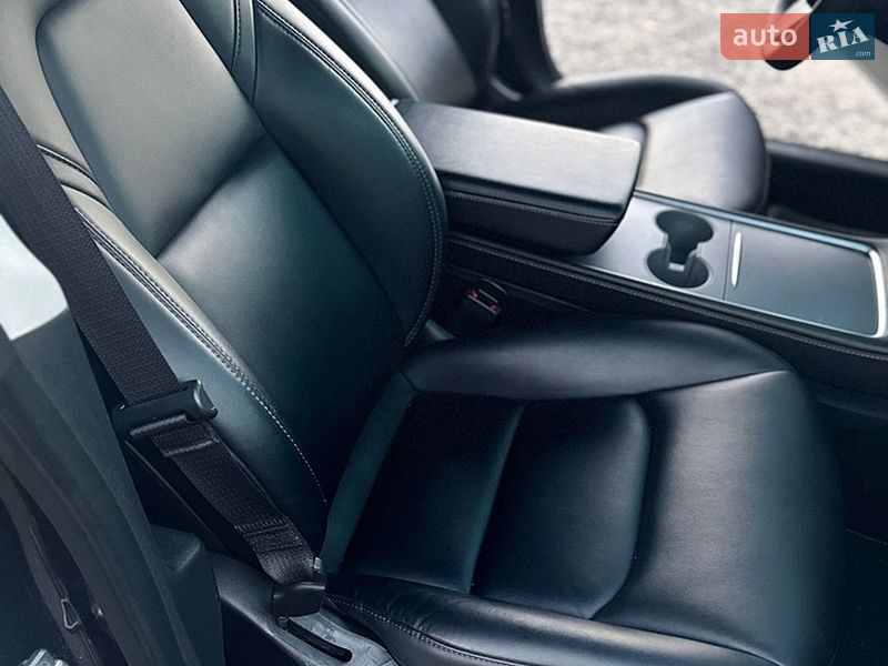Седан Tesla Model 3 2021 в Ужгороде