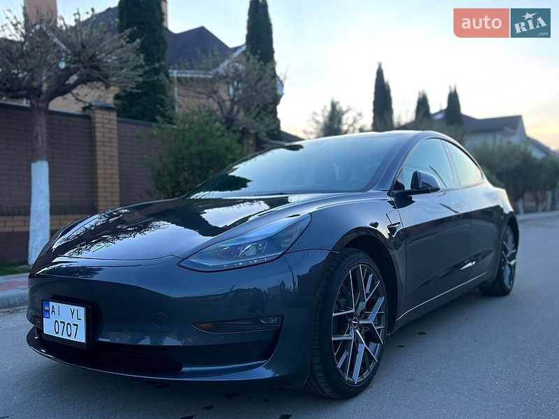 Седан Tesla Model 3 2022 в Киеве