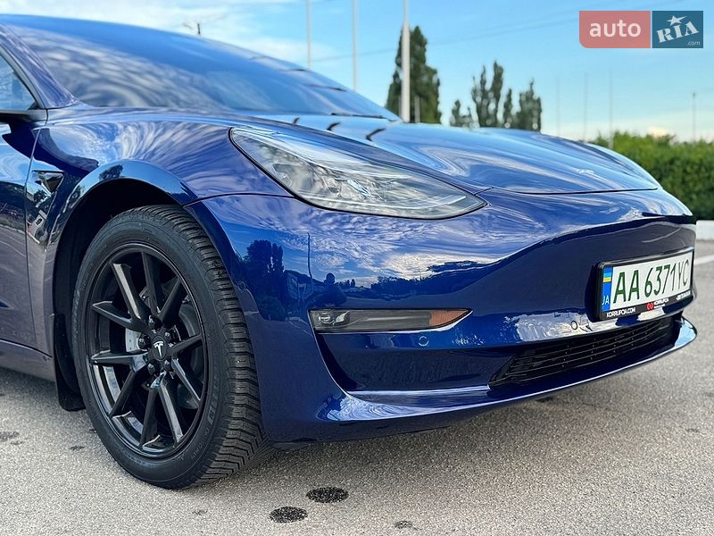 Седан Tesla Model 3 2022 в Кропивницком