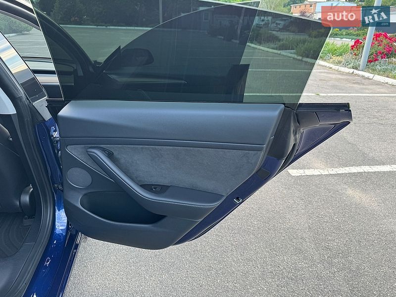 Седан Tesla Model 3 2022 в Кропивницком