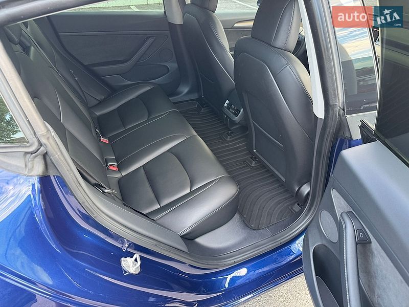 Седан Tesla Model 3 2022 в Кропивницком