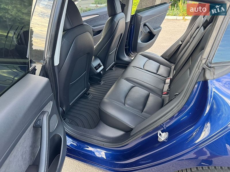 Седан Tesla Model 3 2022 в Кропивницком