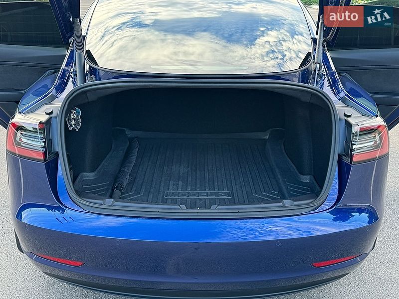 Седан Tesla Model 3 2022 в Кропивницком