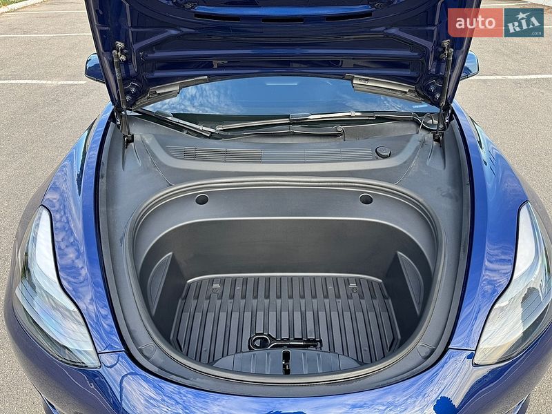 Седан Tesla Model 3 2022 в Кропивницком