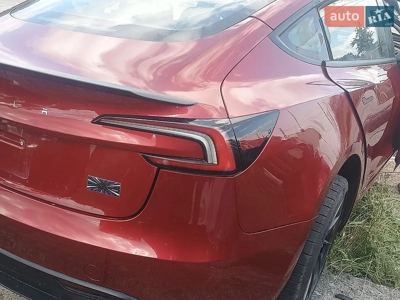 Tesla Model 3 2024