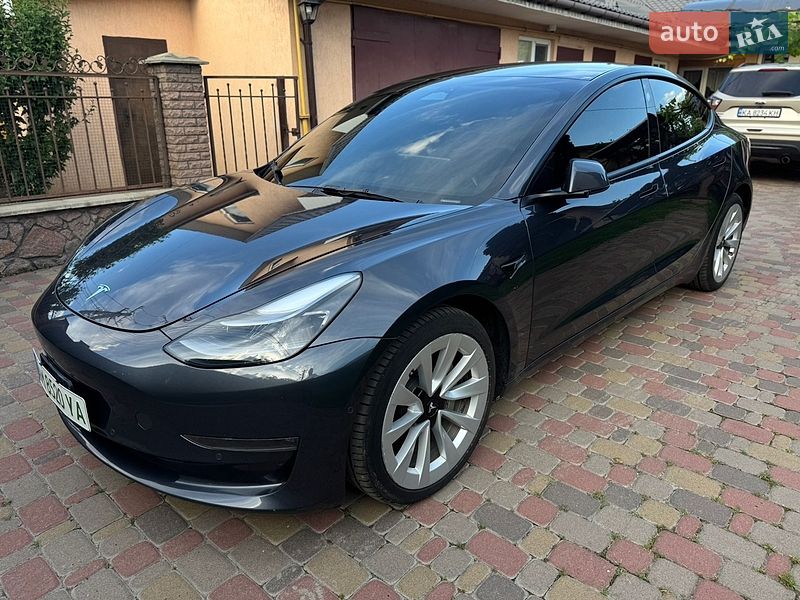Седан Tesla Model 3 2022 в Киеве