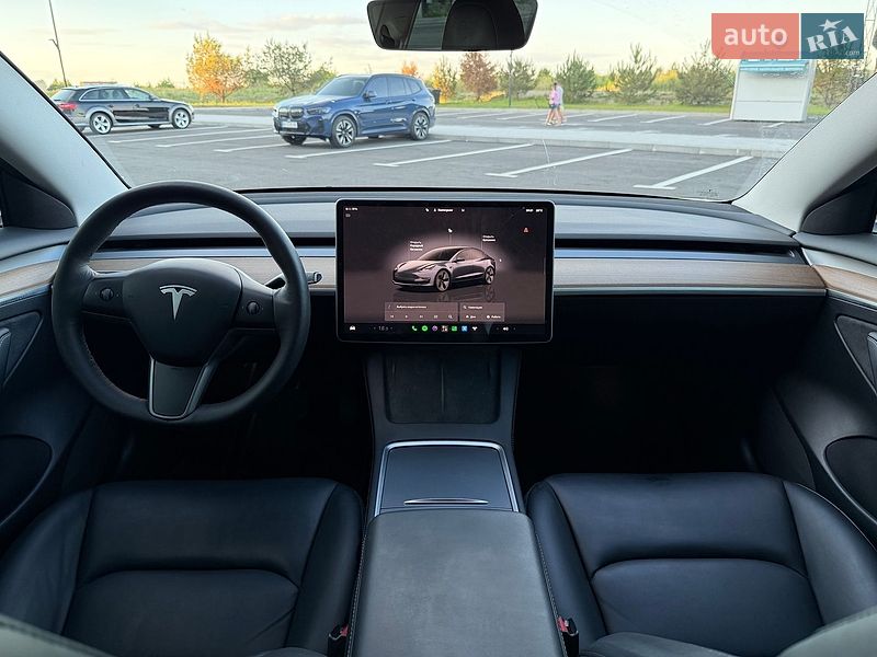 Седан Tesla Model 3 2022 в Ровно