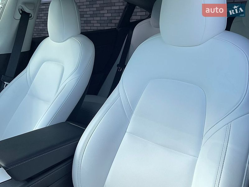 Седан Tesla Model 3 2022 в Києві