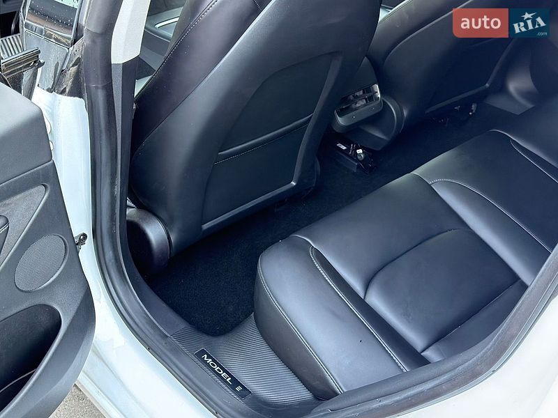 Седан Tesla Model 3 2022 в Киеве
