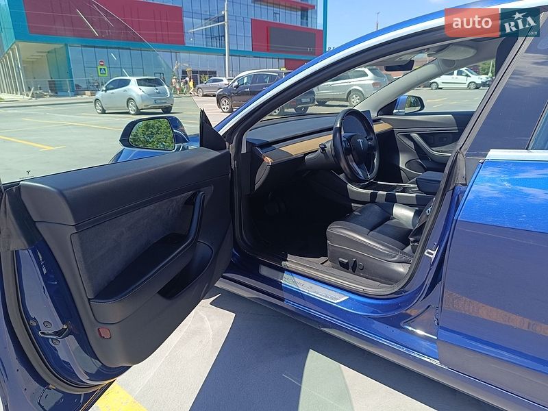Седан Tesla Model 3 2019 в Тернополі