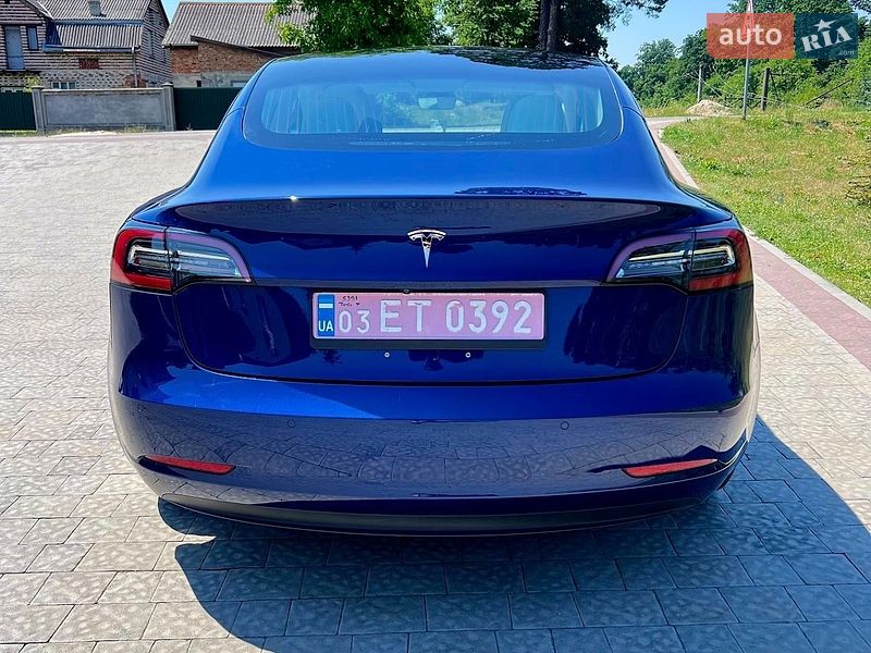 Седан Tesla Model 3 2018 в Львове