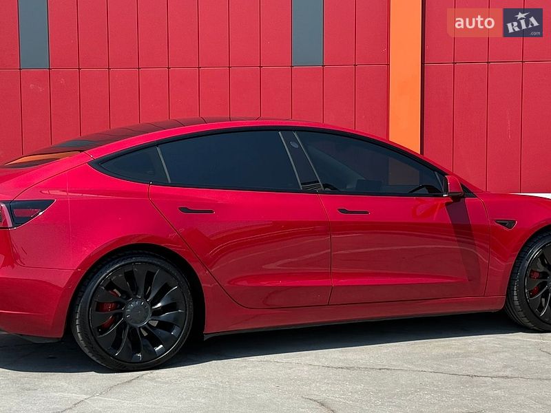 Седан Tesla Model 3 2021 в Киеве
