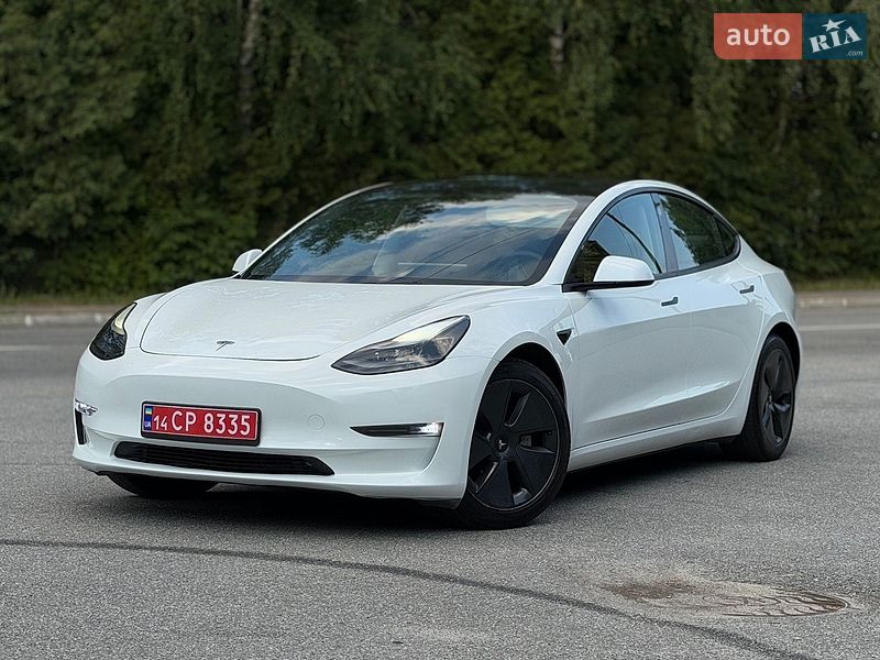 Седан Tesla Model 3 2023 в Трускавці