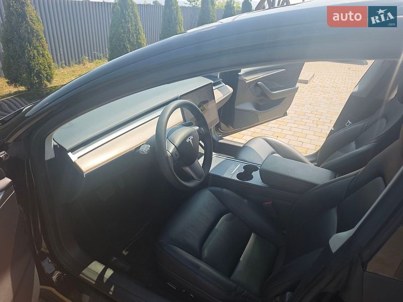 Седан Tesla Model 3 2022 в Ужгороді