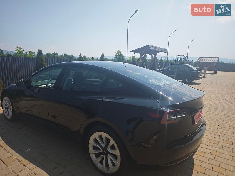 Седан Tesla Model 3 2022 в Ужгороді