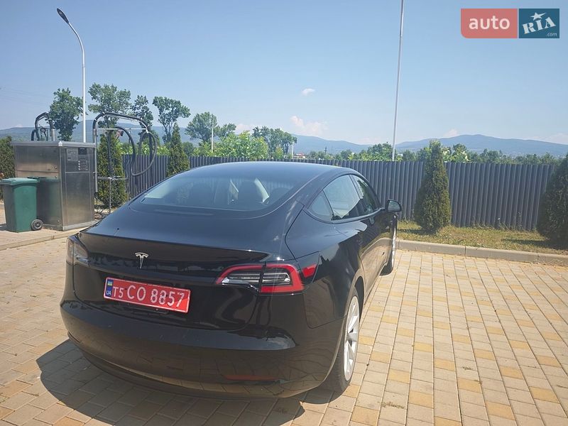 Седан Tesla Model 3 2022 в Ужгороді